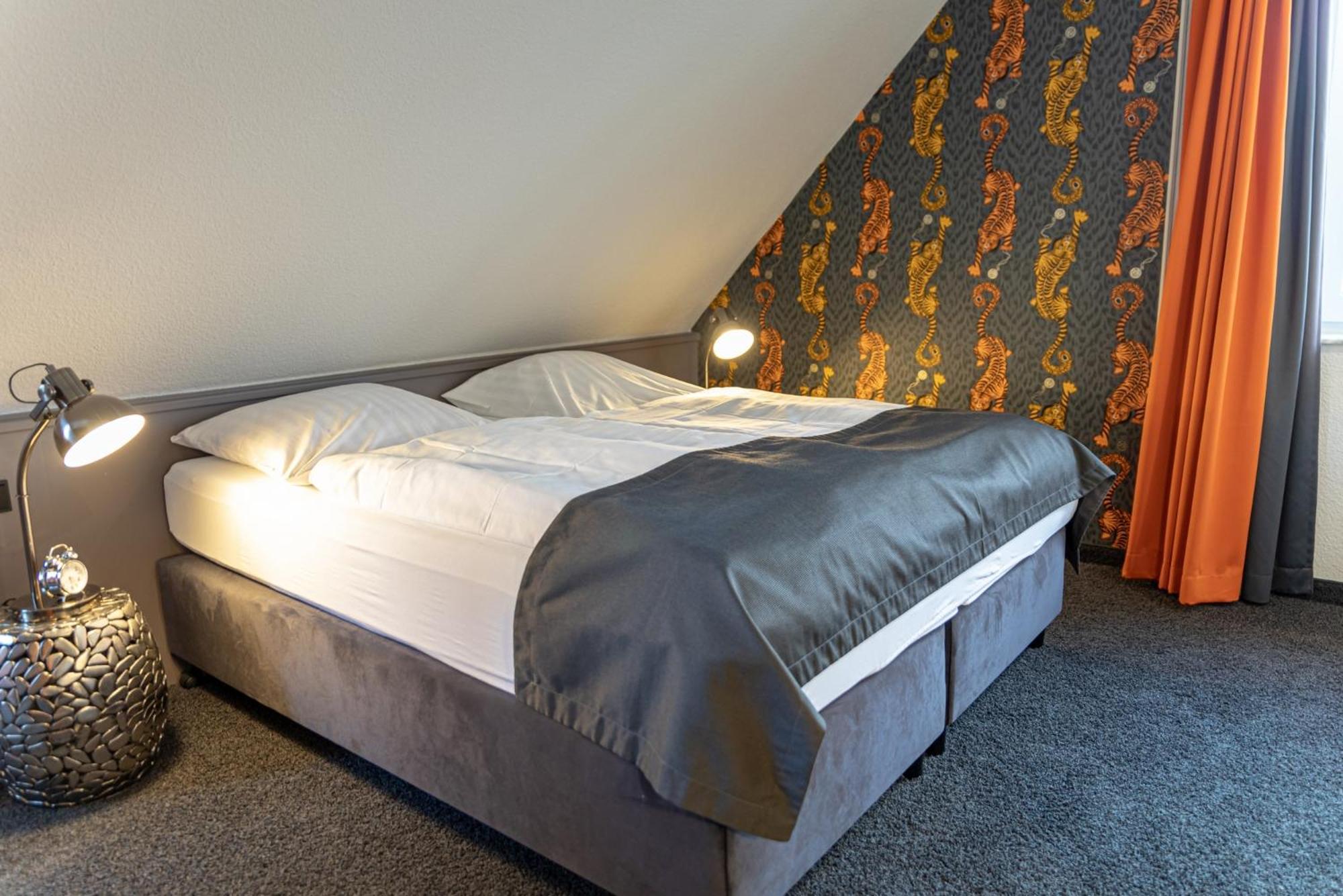 Kroegers Hotel Esens Chambre photo